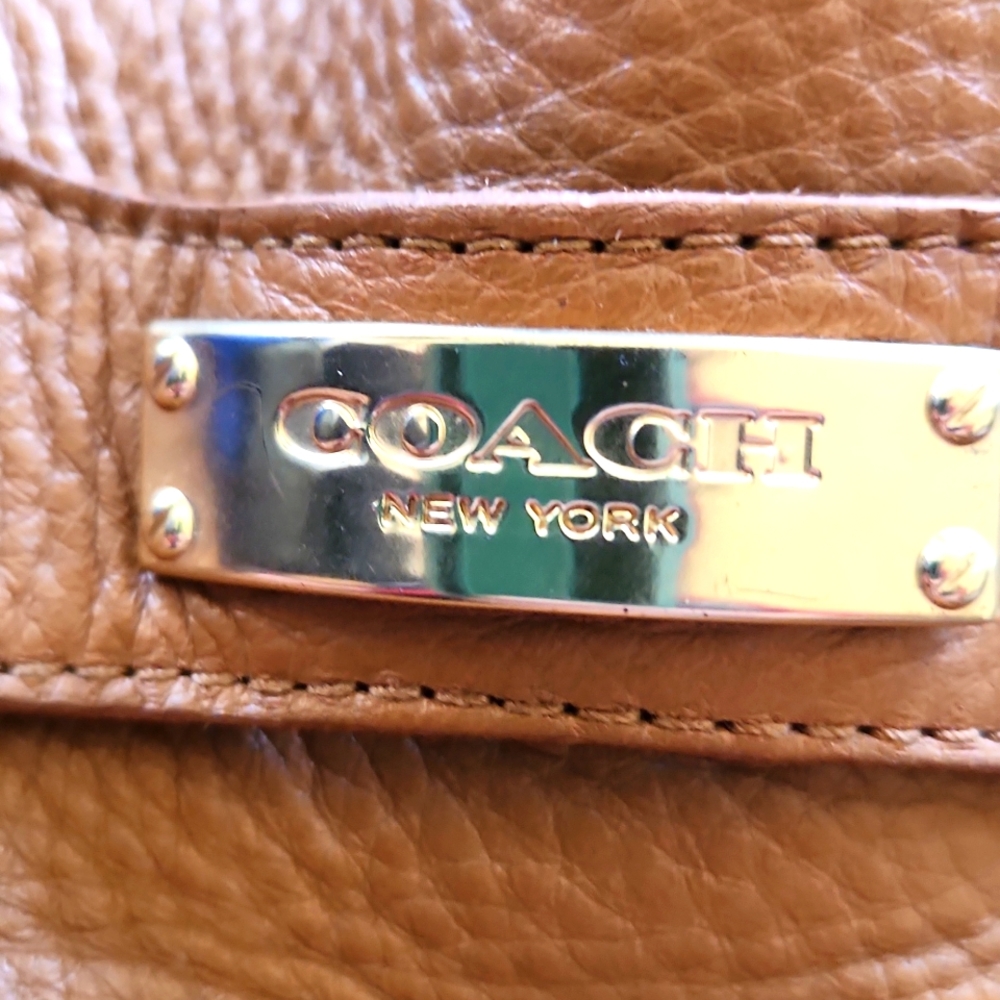 COACH tan leather slides Excellent Condition - Picture 2 of 4